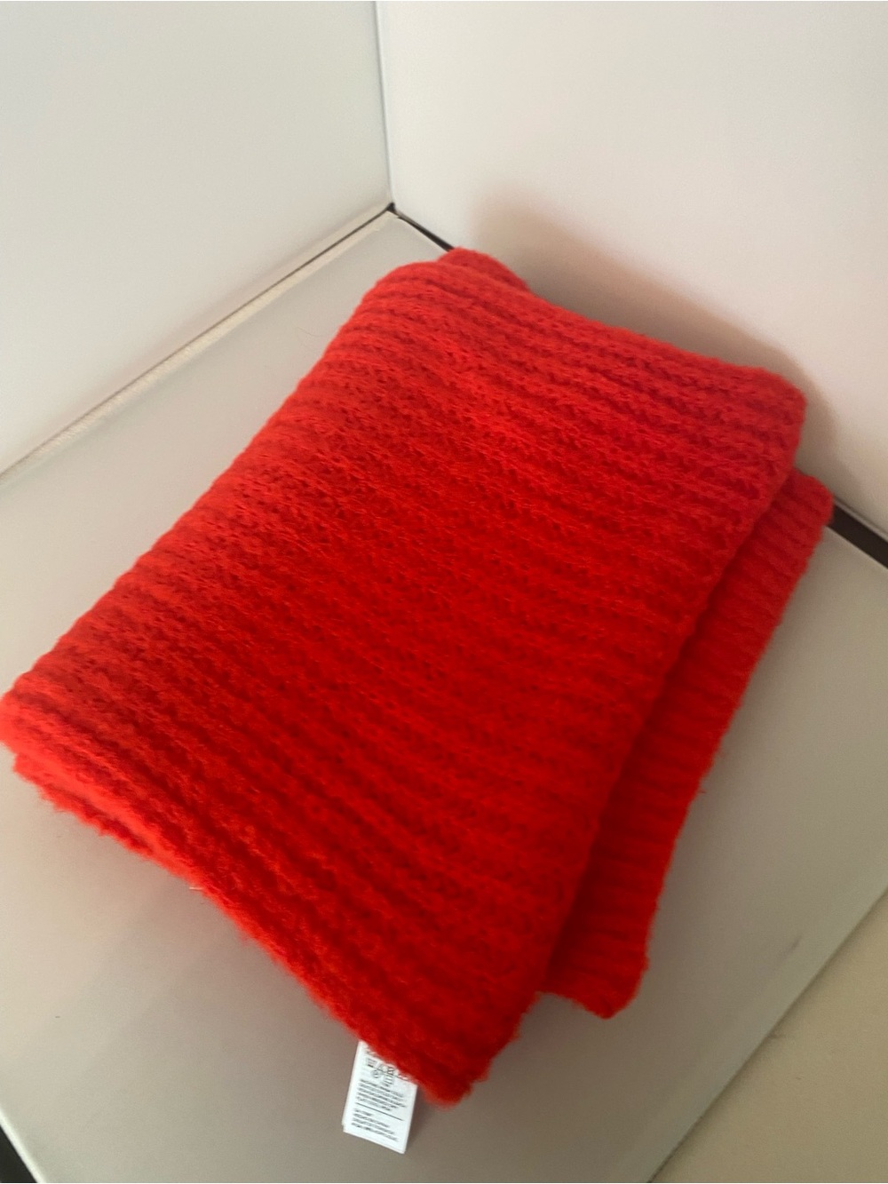 NWT Old Navy Bright Red Ribbed Knit Scarf
